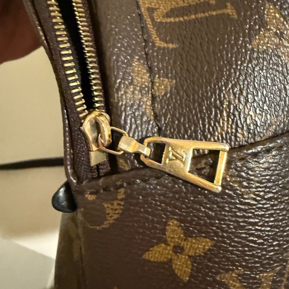Palm Springs mini Louis Vuitton backpack!!!

Slight wear and tear on the straps. - Picture 2 of 6